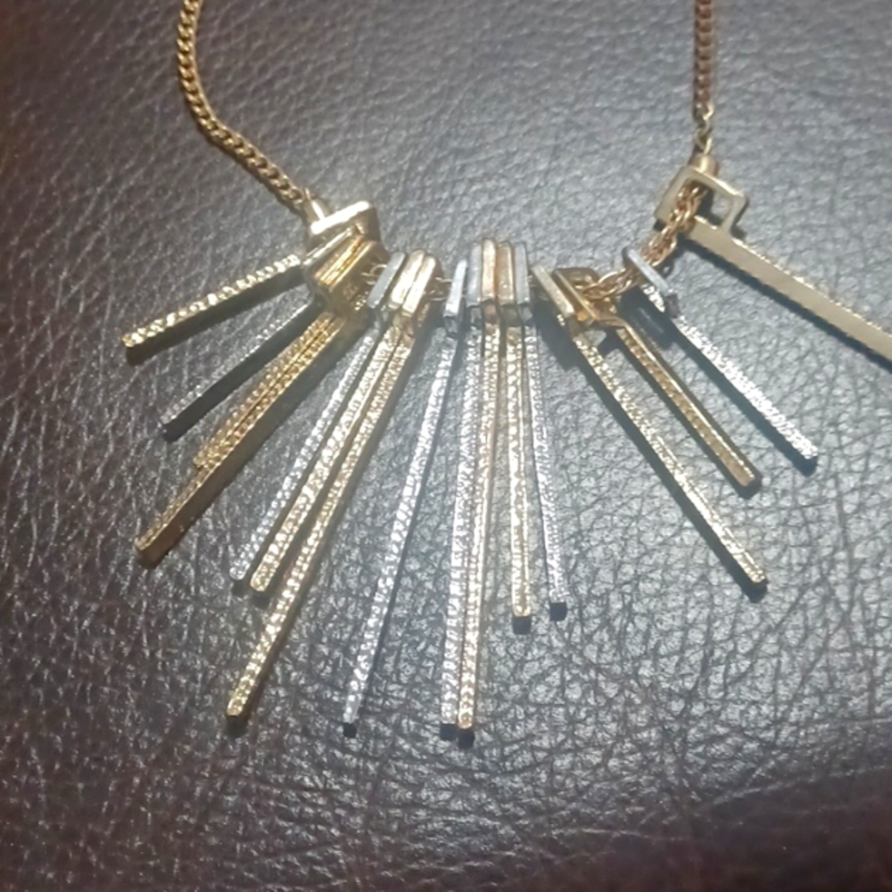 Neclace - Picture 2 of 4
